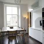 Comiston Road - Welcoming 2 Bedroom Apartment-Close To City Centre